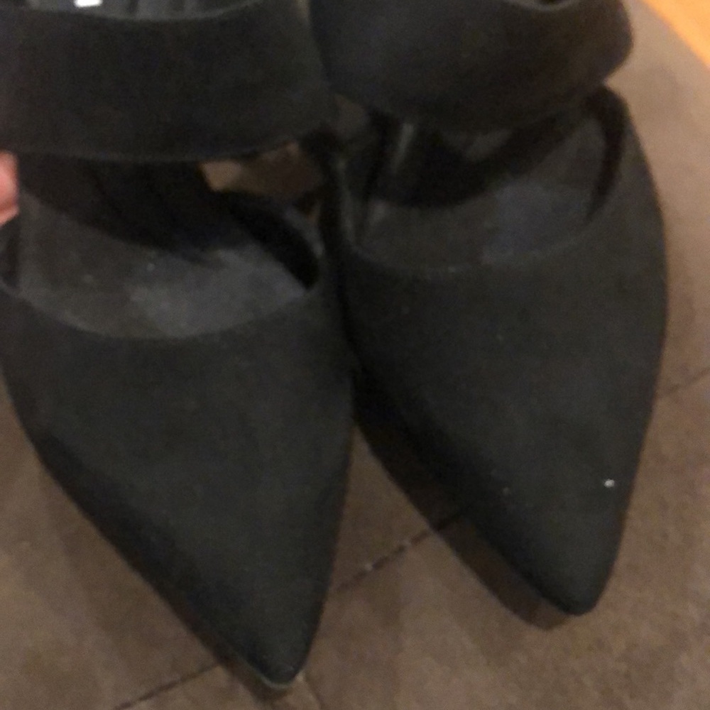 Beautiful and classic shoes - Picture 4 of 7